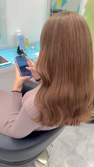  milktea beige 

クリスマス限定クーポンです♡
ケアブリーチと髪質改善でダメージを抑えてかわいく♡

クリスマス前に染めたい方オススメです 