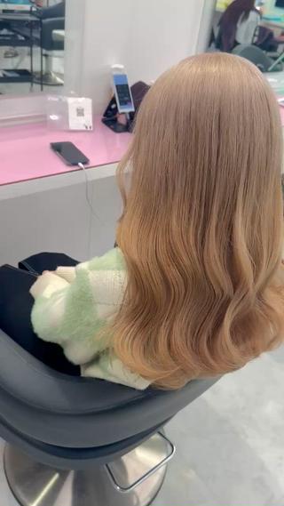 honey beige 

ブリーチ1回からできる淡めベージュカラー♡
(髪の履歴によってお色味異なります)

ダメージを抑えたい方におすすめ♡ 