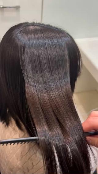 ダメージレスな酸性ストレートパーマ
バージン毛でもしっかり癖をのばし
とても柔らかい質感、艶感まで出ます！
ブリーチにも施術は可能でございます！（ハイダメージ毛はお断りさせていただく場合がございます） 