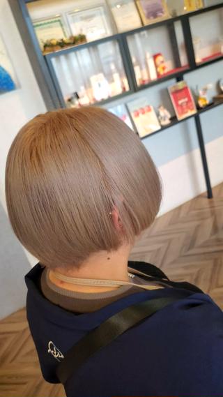 ショート カラー 小島　崇義 ブリーチお任せ下さいのヘアスタイル