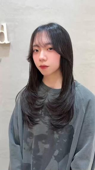 セミロング レイヤー/ハッシュ/ ボブ/縮毛/内藤康太のヘアスタイル