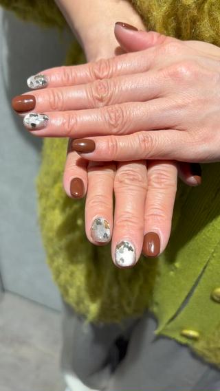 マグネットネイルにハートのホログラムを溶け込ませたバレンタインネイル