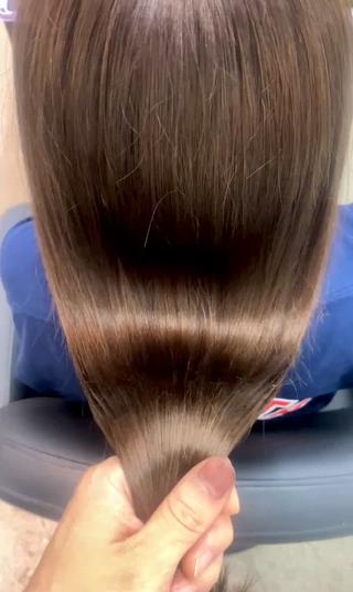 ベージュ系カラーにトリートメントで艶感をプラス！ 