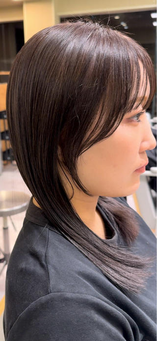 酸性ストレートでツヤツヤに◎
顔まわりをこだわり持って作りこんでます！ 