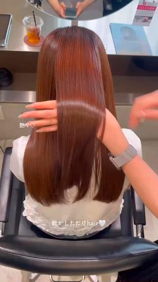 こんにちは!
スタイリストの安達です
ご覧頂きありがとうございます!
お客様のお悩みに合わせた、透明感たっぷりの艶髪とあなたにあったスタイルをご提供いたします!是非ご指名で可愛くさせてください️