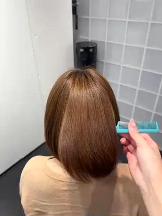ブリーチ履歴ある方でも
艶々なストレートにすることができます️ 
