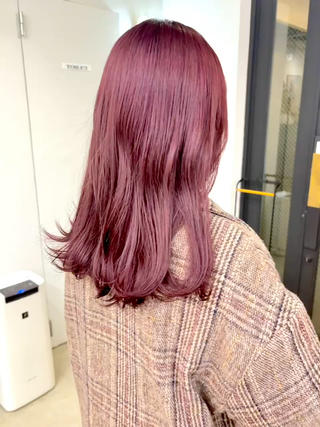 ファッションをより華やかにさせてくれるピンクカラー

お客様のモチベーションの一つとなるヘアカラー
そのお手伝いをさせていただければと思っています

ぜひ一度私にピンクカラーお任せください！ 