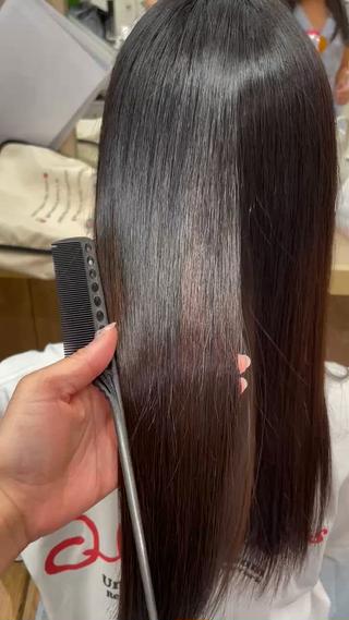 縮毛矯正のお客様です!
手触りが柔らかくなりサラサラになります!
気になる方!ぜひよろしくお願いします!