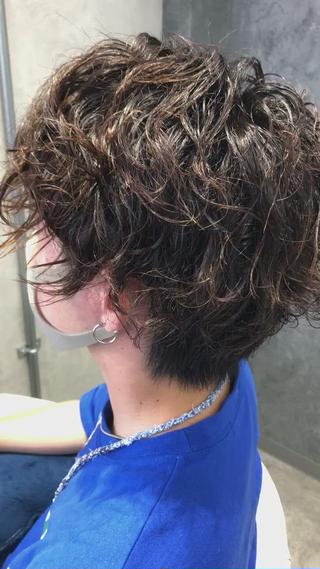 ランダムに巻いて
ツイストスパイラルパーマ!!