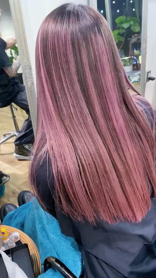 元々のブリーチベースを活かしてカラー
ハイライト、アンブレラカラー、インナーカラーっぽく