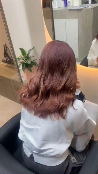 ピンクベージュ