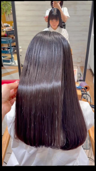 【酸性ストレートパーマロングヘアカットトリートメント】
梅雨前にダメージレスな酸性ストレートおすすめです!