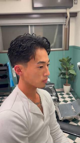 ミディアム パーマ 富士東洋理髪店所属・足立 享祐のヘアスタイル