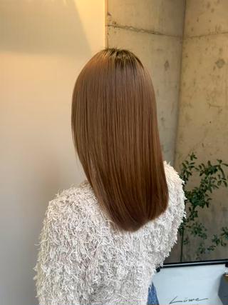 乾燥やダメージが気になるこの季節は、内部から潤いを補給する集中トリートメントがおすすめです。しっとりまとまるツヤと手触りで、仕上がりの違いを実感していただけます。今のうちにケアしておくことで、年末年始もきれいな状態をキープできますので、ぜひご褒美ケアとしてお任せください♪