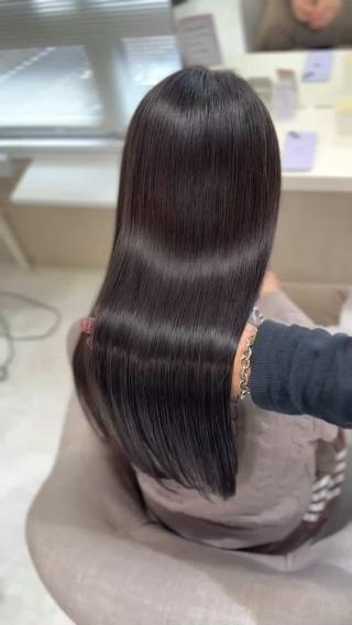 酸性縮毛矯正×グレーブラック

柔らかい酸性縮毛矯正で毎日の準備を楽しませんか？ 