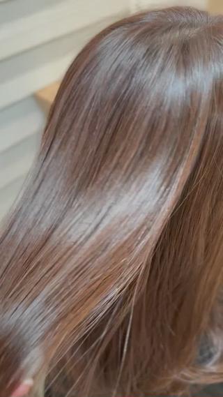 Oggi Otto トリートメントでさらツヤな髪に
11種類の補修成分を髪質に合わせてブレンドして付けていきます。 