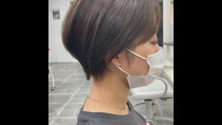 ミディアムからショートへの
before⇨after
ハイライト入れて
夏らしくイメチェンしました︎ 