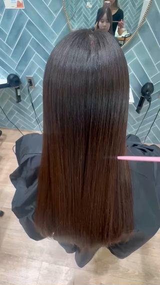 縮毛矯正
艶々ストレートです
いつでもご予約お待ちしてます♪ 