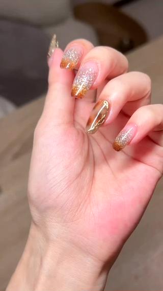 colorのスカルプにヒョウ柄はエアブラシで柔らかく作りました