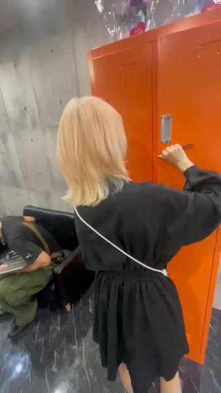 ミディアム カラー NINE+/代表 ブリーチ特化型サロンのヘアスタイル