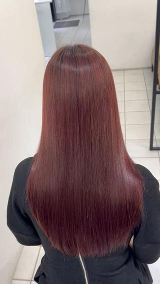 3年ぶりの縮毛矯正を任せていただきました️
ブローと毛先を整えるアイロンだけでこの艶 