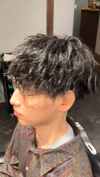 オーダーの仕方
・前髪眉下くらい
・耳にギリギリかかる長さ
・ツーブロック、刈り上げ6ミリ
・縦落ちツイスパ 