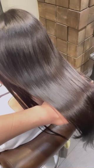 秋冬に大人気の暗めカラー
オリーブグレージュ 