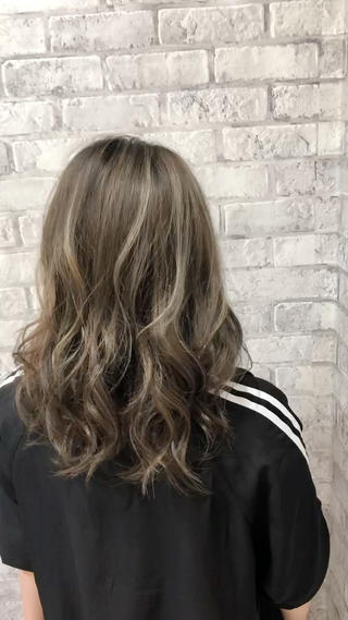 コントラストハイライト×グレージュ
大人ハイライト 越谷 越谷駅 美容室 深夜営業 夜21時以降開いているサロン ブリーチカラー デザインカラー 白髪ぼかし