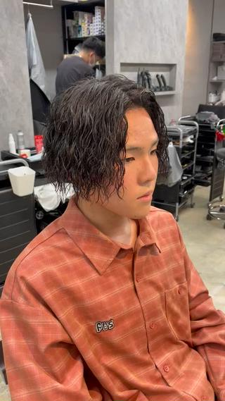 ミディアム パーマ メンズ ブリーチモデル募集中 /伊藤優真のヘアスタイル