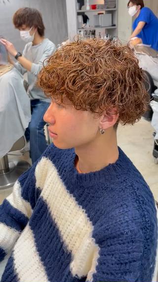 ミディアム カラー パーマ メンズ ブリーチモデル募集中 /伊藤優真のヘアスタイル
