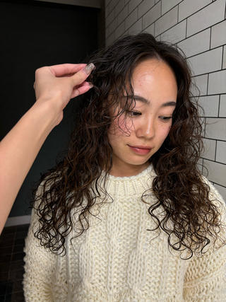 ロング shoko/ 海外ガール風パーマのヘアスタイル