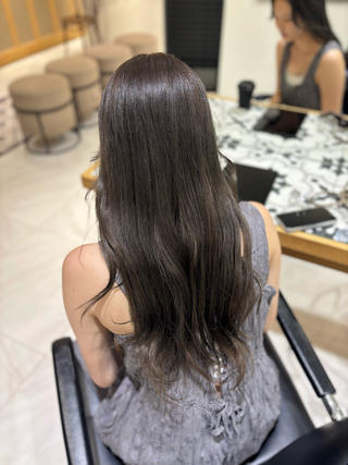 透明感たっぷりワンカラーから作るグレージュ

#グレージュ　#ワンカラー　#カラーモデル様募集中 