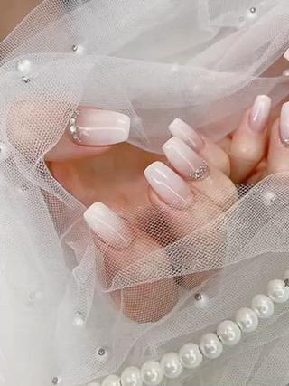 本日のお客様デザイン

大人気の白グラデーション
2本アート追加で素敵に仕上がり大満足していただけました

爪の形でお悩みの方もこちらのデザインおすすめです♬ 