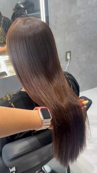 縮毛矯正️
ダメージ気になる方はトリートメント追加もオススメですので是非ご相談ください 