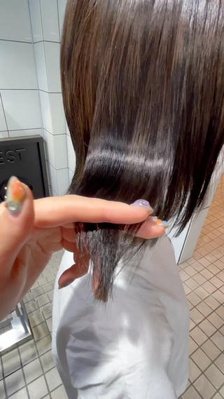【急募】【残り2名様】流行りの髪質改善トリートメント!
ブリーチ何回もしてて切れ毛が多いお客様
(切れ毛でほぼウルフ状態、、)の髪の毛です!
ここまでツヤがでます
まだまだハイトーンを楽しみたいお客様にも、暗髪で美しい毛を保ちたいお客様にもオススメです
#インナーカラー#イヤリングカラー#イルミナカラー#ダブルカラー#ブリーチ#ケアブリーチ#髪質改善
Instagram ➜➜ @kuro_asa_zest
Instagramもぜひお願いします、、