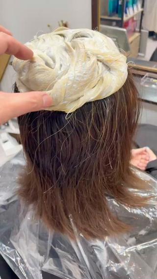 ショート・ボブなどのカットスタイルや、ダブルカラー・シークレットハイライト・インナーカラー・などデザインカラーも得意です。銀座クオリティーのさりげなく遊び心のある上品デザインはお任せください。 