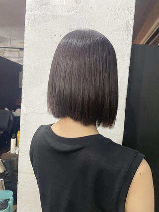 赤みのあるブラウンから落ち着いたアッシュ系に染めました ͗ ͗
分かりやすく動画撮影させて頂きました
※動画撮影は許可してくれた方のみ撮影させて頂いてます。