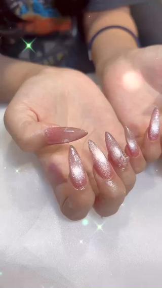 平日限定︎10本長さ出しワンカラー
アートは1本550円〜
ご予約お待ちしております♪
#長さ出しネイル
#マグネットネイル