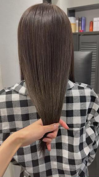 オリーブベージュ 