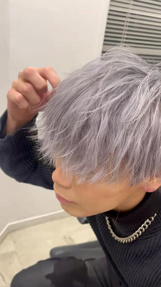 【メンズ限定】

ブリーチを使った
ダブルカラー＋カット

希望の色味によっては数回ブリーチさせて頂きます
（追加ブリーチ1回¥5500​〜​）

ブリーチすることで
1カラーで作る透明感より
1ランク…いや2ランク上のカラーをお楽しみ頂けます！

色味を選ぶ幅も増えるので
よりカラーが楽しめますよ

＋¥2200で髪質改善カラーに変更可能

お試しあれ

※メンズ限定になります
※縮毛矯正やブリーチを繰り返していて
髪の毛の状態によっては施術できない場合がございますので、ご了承下さい
※ロング料金あり（長さ•量によって＋¥1100​〜​） 