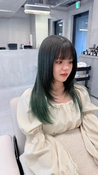 セミロング THE AWESUM所属・韓国発プリンセスケア 艶神/髪質根本改善のヘアスタイル