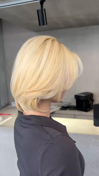 ミディアム THE AWESUM所属・カット無料/髪質改善 髪質根本改善/艶髪のヘアスタイル