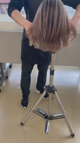 【シャドールーツ】全頭ブリーチしてからオンカラーで陰影をつけたカラーになります。 