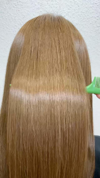 ハイトーンでもこの艶です
ホームケアもしっかりしてもらい、
艶々にしていきます 