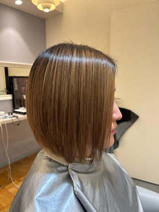 新しい薬剤を使用した酸性ストレート
今までの真っ直ぐなストレートではなく、
自然な丸みあるストレートです！！
 