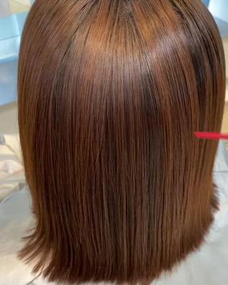 酸性ストレートでツヤツヤの仕上がり
ドライヤーで乾かしただけの状態です
毎日のアイロンが大変な方やツヤの欲しい方にオススメです 