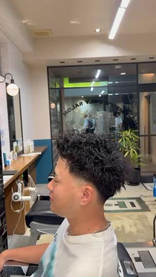 テーパーフェード×ピンパーマ相性抜群

初めてのフェードでも挑戦しやすいスタイルになってます！！ 