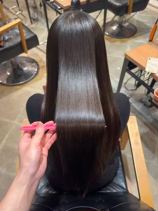 縮毛矯正トリートメント

ピンピンになりすぎずツヤツヤな髪にあるので友達に自慢できるほど髪が綺麗になります！
今なら3000円でできますので是非起こし下さい！

インスタからですとトリートメントが無料でアップグレードできます！→ @takeru_106 