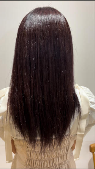 秋の季節になってきて、秋っぽくヘアカラーを暗くしたい方!
赤みや黄みをなくしてうるツヤ髪にします!