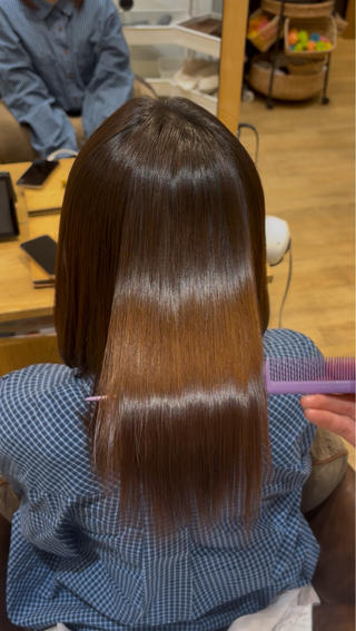 ︎ 全体のうねり・広がりを抑えるストレートです!
︎ 自然でやわらかい質感を目指します
︎ 朝のセットが楽になります◎
︎ ダメージ履歴は事前にお知らせください
︎ モデル価格でのご案内になります!
技術向上のための施術になりますが、先輩スタイリストにチェックしていただきながら丁寧に施術いたします!